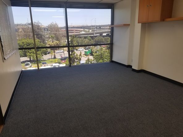 BEST VIEW IN THE VALLEY. EXTRA LARGE, PRIVATE OFFICE. SEVERAL USES.